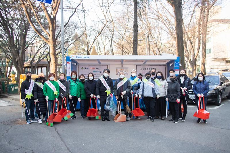 6연희동,_‘구석구석_깨끗히’_새봄_맞아_대청결운동__(3).jpg 이미지