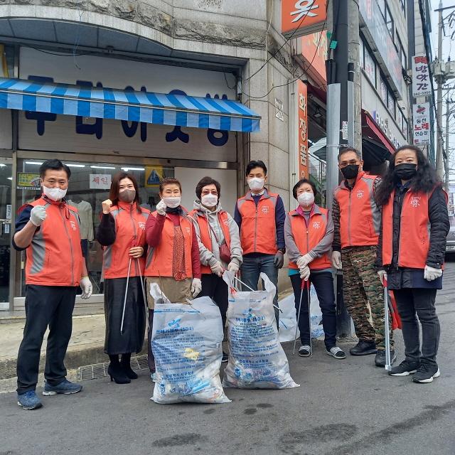 7‘깨끗한_상점가_만들기’_연희로_골목형상점가,_환경정비__(2).jpg 이미지