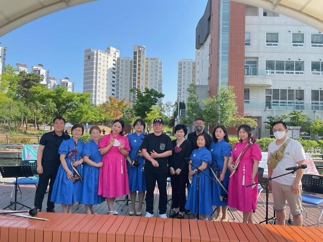 7청라1동_주민자치회,_“커넬웨이에서_‘버스킹’_함께_즐겨요”__(1).jpg 이미지