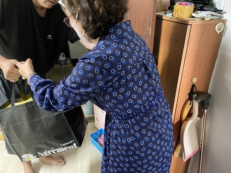 7가정1동_지역사회보장협의체,_‘사랑가득’_생필품․식료품_꾸러미_지원__(1).jpg 이미지