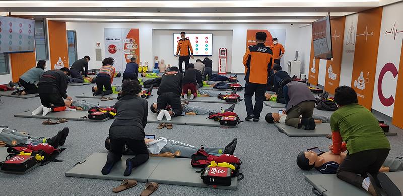 7가정1동_주민자치회,_심폐소생술_등_응급처치_교육__(2).jpg 이미지