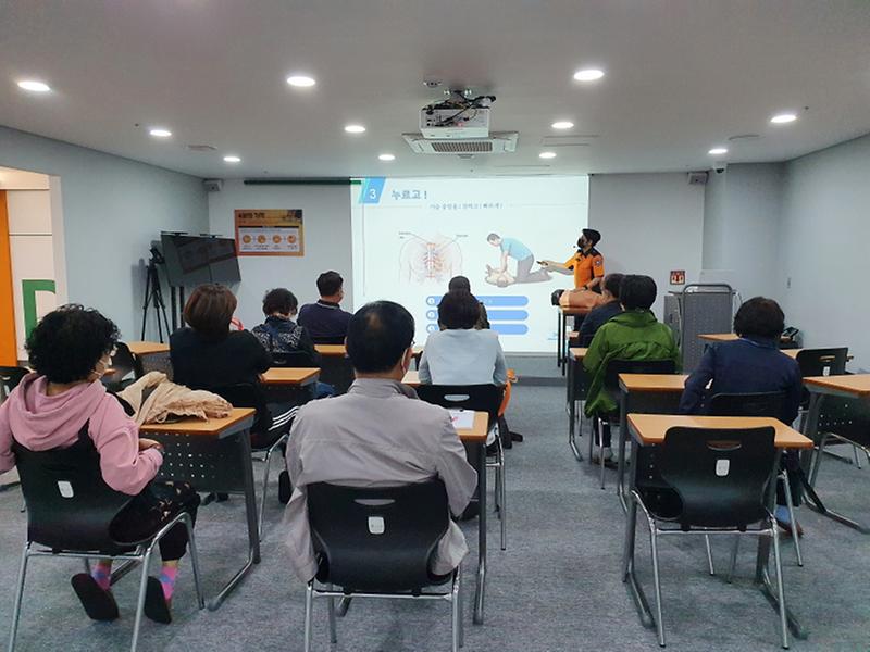 7가정2동_통장자율회,_‘인천국민안전체험관’_찾아_응급처치_체험__(1).jpg 이미지