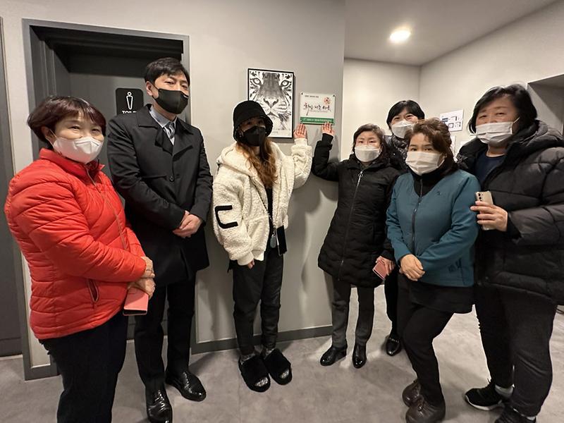 7검암경서동,_‘희망나눔이웃’_52,_53호_선정···인증패_전달__(1).jpg 이미지