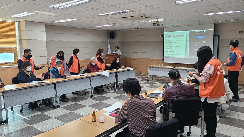 8원당동_주민자치회,_‘누구나_스마트폰_활용’_사업_추진__(2).jpg 이미지