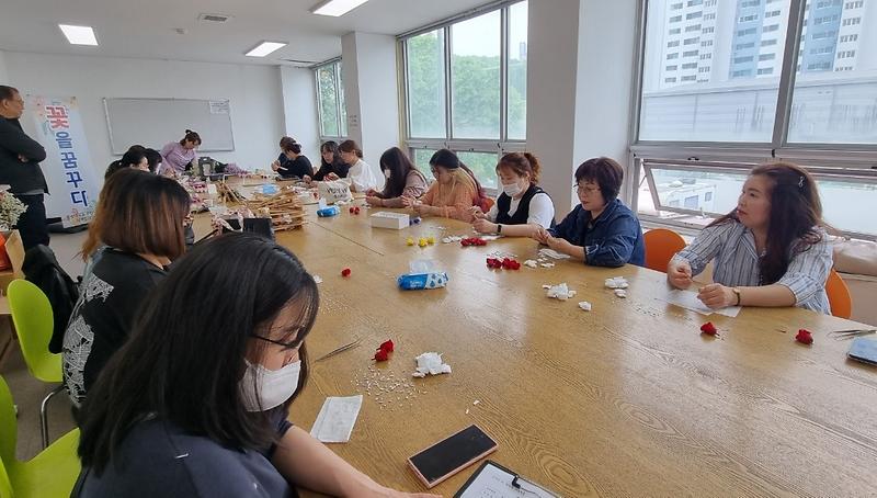 10불로대곡동_주민자치회,_“어버이날은_향기_가득한_꽃과_함께”__(1).jpg 이미지