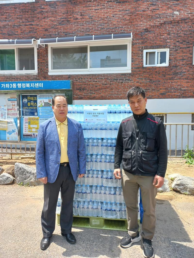 10가좌동_텃밭마트,_가좌3동에_이웃돕기_물품_전달_.jpg 이미지