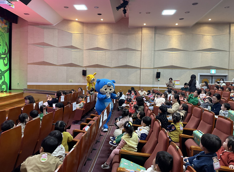 10검단어린이급식관리지원센터,_이닦이_어린이_뮤지컬_진행(3).png 이미지