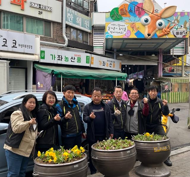 10꽃향기_가득한_가좌2동,_마을_곳곳에_봄꽃_심어__(1).jpg 이미지