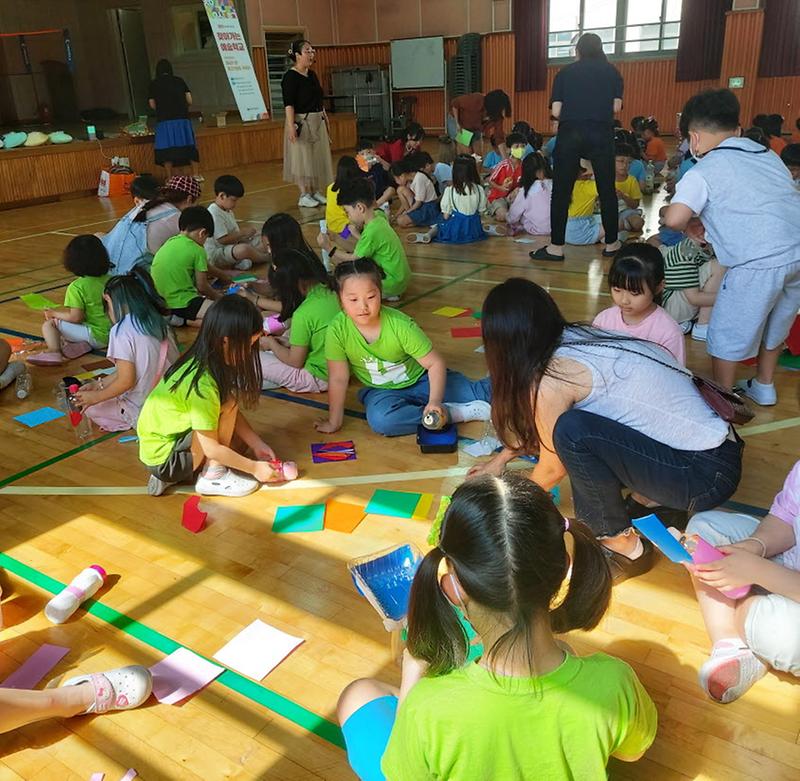 10서구문화재단,_지역_곳곳_아동에게_찾아가는_예술학교_운영(2).jpg 이미지