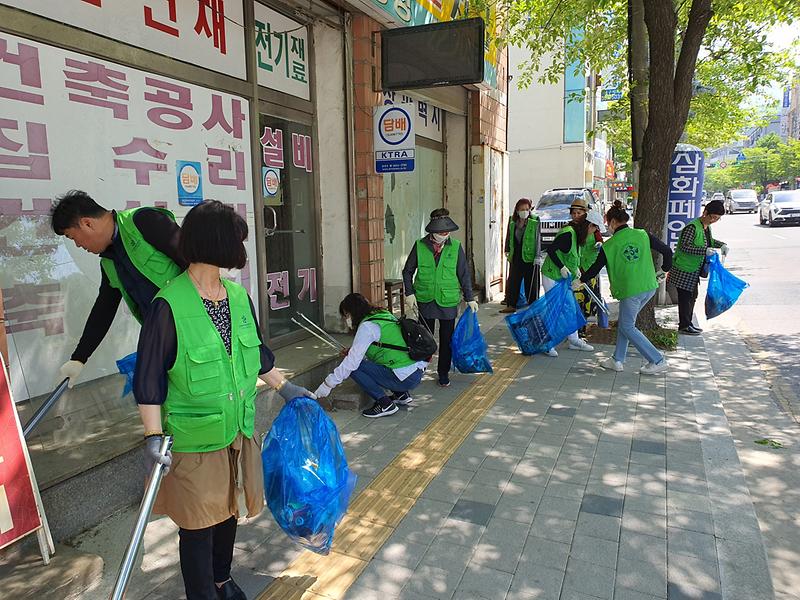 11민주평통_서구협의회,_제2차_지역사회_환경정화_활동__(1).jpg 이미지