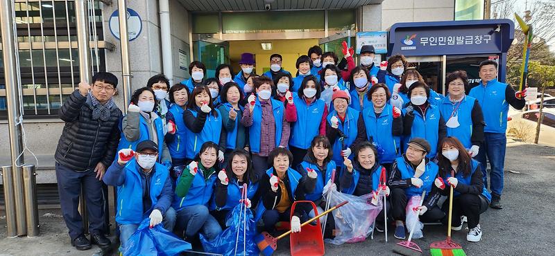 11신현원창동,_‘깨끗한_골목_만들기’_새봄맞이_대청소__(1).jpg 이미지