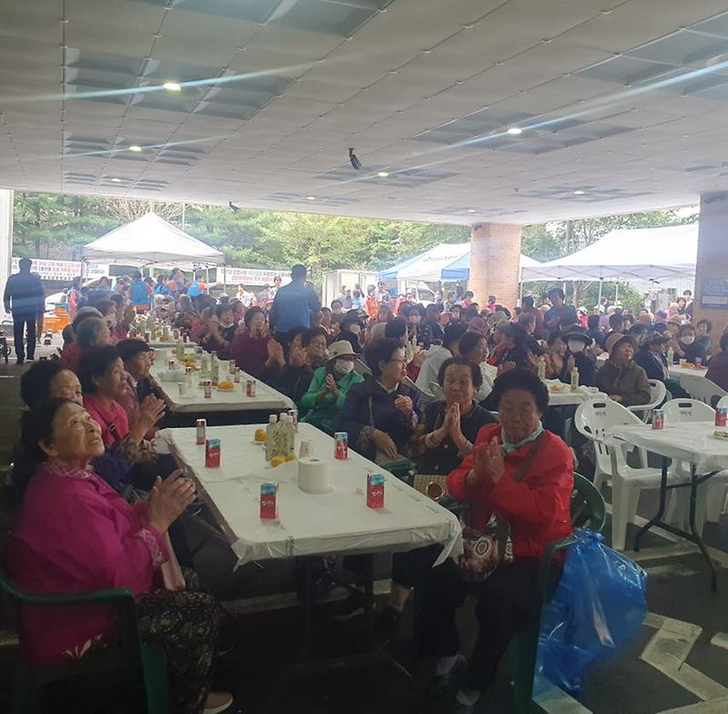 12검단동_효_경로위안잔치_개최(2).jpg 이미지