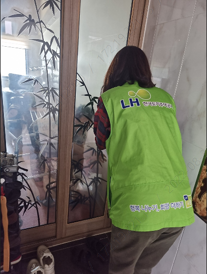 12한국토지주택공사(LH)_인천지역본부_검단사업단,_원당동_사랑의_밑반찬_배달(3).png 이미지