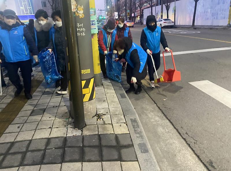 13가좌1동_통장자율회_‘12월_클린업데이’행사_개최(3).jpg 이미지