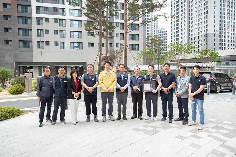 1강범석_서구청장,_입주_앞둔_공동주택단지_현장점검_나서_수정__(2).jpg 이미지