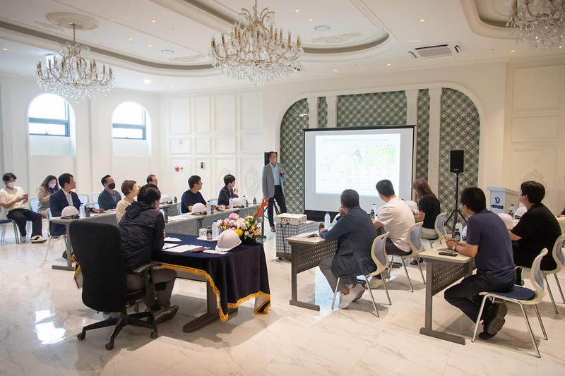 1강범석_서구청장,_입주_앞둔_한들지구_아파트_현장점검_나서__(1).jpg 이미지