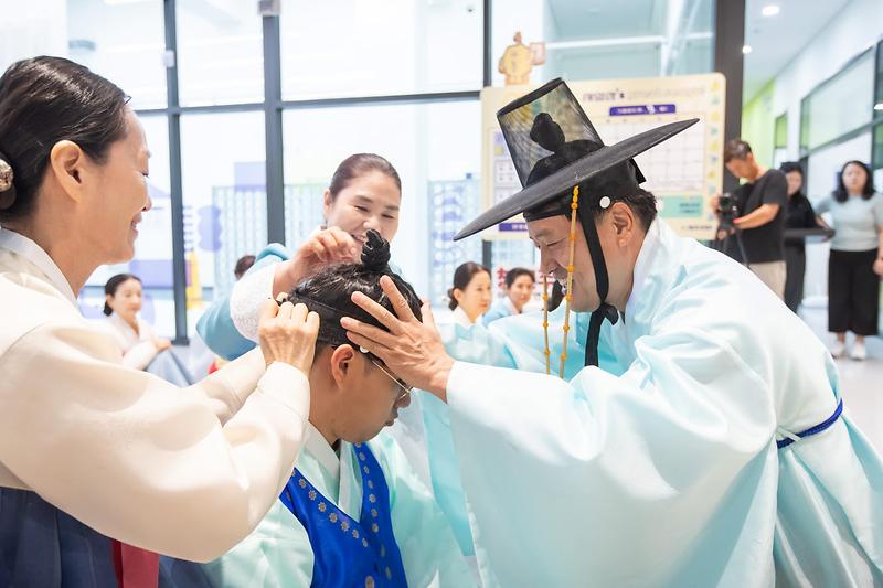 1인천서구,_청년주간_전국_최초_발달장애청년_성년례_개최(1).jpg 이미지