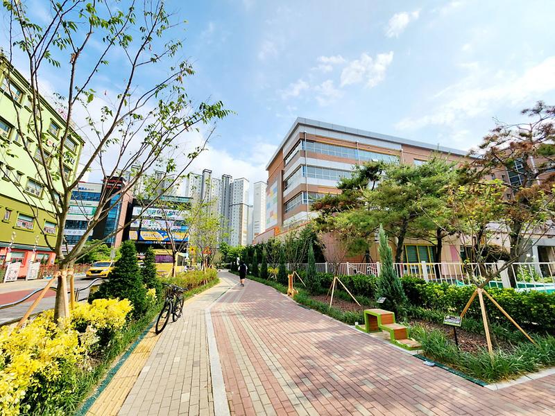 1서구,_가원초·공촌초_두_곳에_‘자녀안심_그린숲’_조성_가원초.jpg 이미지