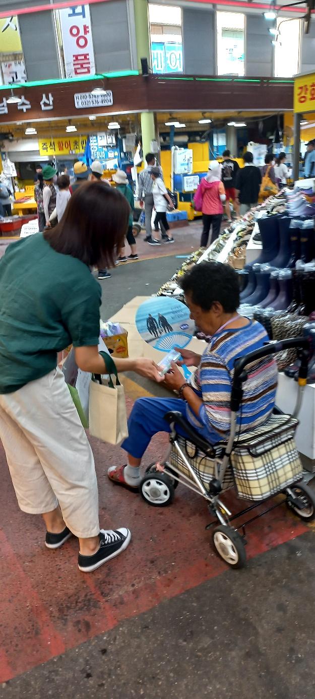 2‘건강_검진_수검률_높이자’_서구,_전통시장에서_독려_캠페인__(1).jpg 이미지