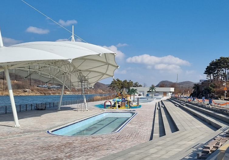 2‘여름엔_물놀이’_서구,_아라뱃길_시천가람터에_무료_물놀이장···20일_개장_.png 이미지