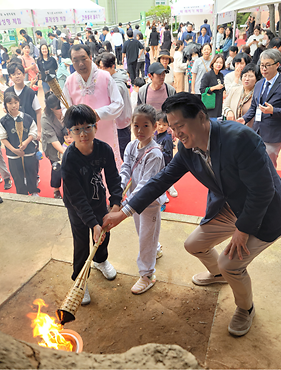 2인천_서구,_제10회_녹청자_축제_개막식_성황리에_개최(1).png 이미지