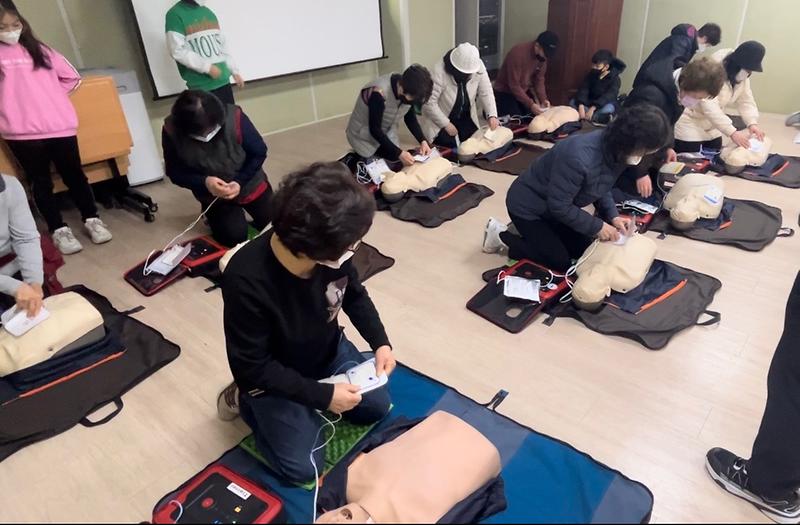 3완정건강생활지원센터,_지역_주민_대상_‘심폐소생술’_교육__(1).jpg 이미지