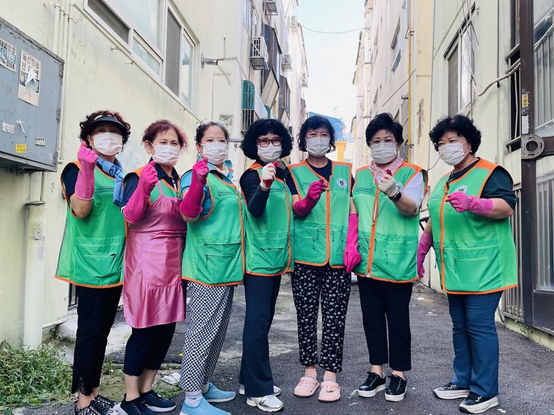 4가좌1동,_지역자율방재단_취약가구_찾아_집청소_봉사로_구슬땀_흘려(1).jpg 이미지