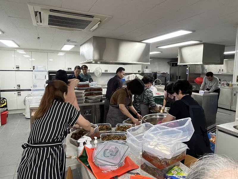 4가좌2동_지역사회보장협의체,_취약계층에_열무김치_등_지원__(2).jpg 이미지