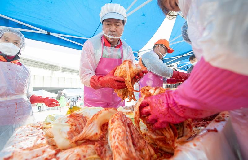 4제8회_서구_기업사회공헌_김장대축제_성황리에_개최(3).jpg 이미지