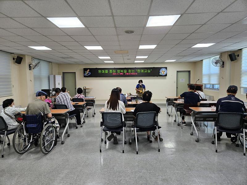 4서구보건소,_원예를_통해_행복을_찾는_장애인_원예힐링프로그램_운영(2).jpg 이미지
