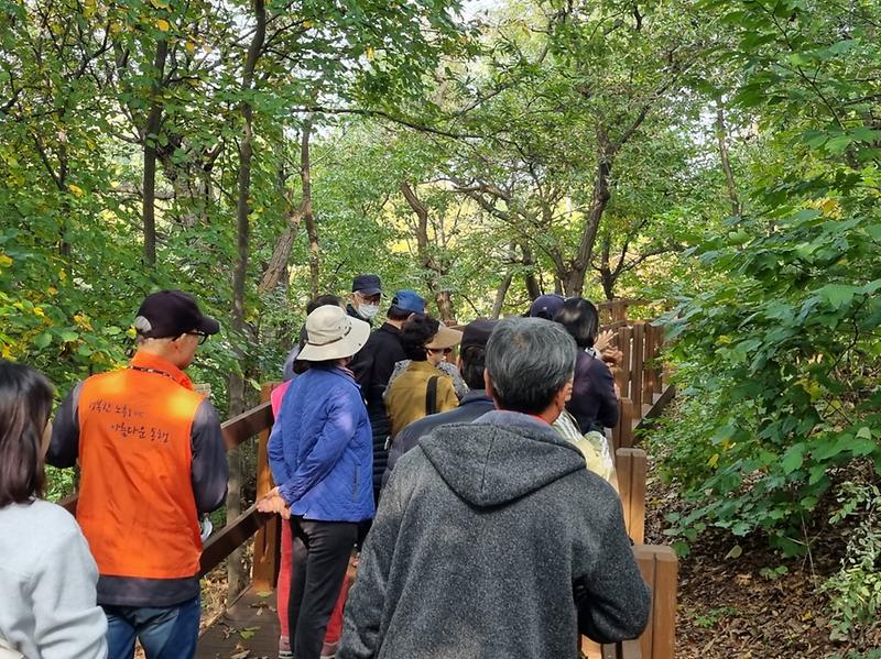 4서구치매안심센터,_가을_숲과_함께한_치매가족의_힐링나들이(2).jpg 이미지