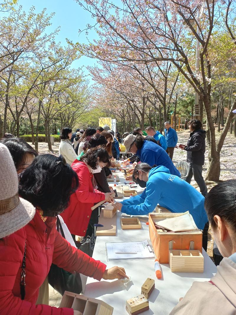4석남2동_주민자치회,_석남이음숲서_‘제1회_거북골_플리마켓’_행사__(2).jpg 이미지