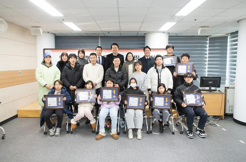 5인천_서구,_행복교육세상봉사단_모범봉사자에_표창장_수여(2).jpg 이미지