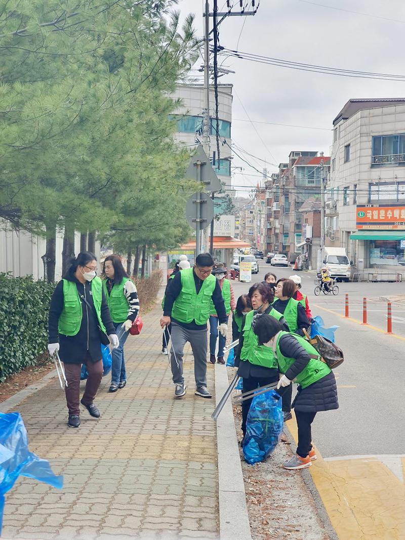 5민주평통_서구협의회,_봄_맞아_환경정화_활동__(1).jpg 이미지