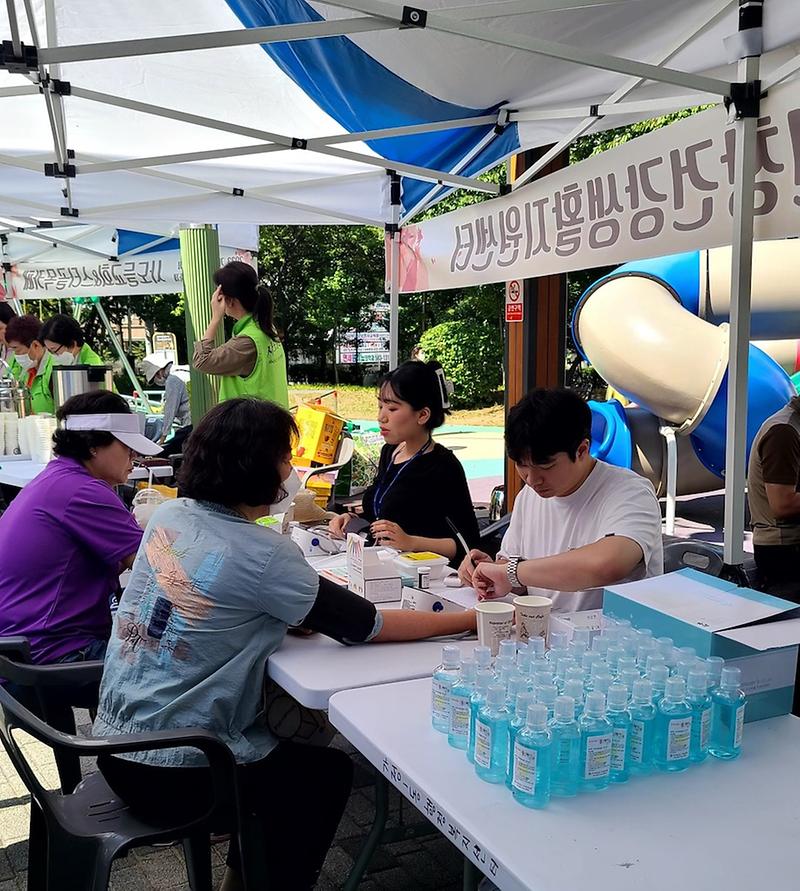 6가정·신현원창건강생활지원센터,_지역축제_연계_이동건강체험관_성료(1).jpg 이미지