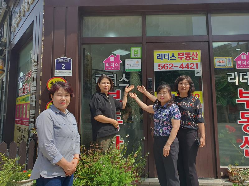 6검암경서동,_매월_이웃돕는_사업장에_‘희망나눔이웃’_인증패_전달__(2).jpg 이미지