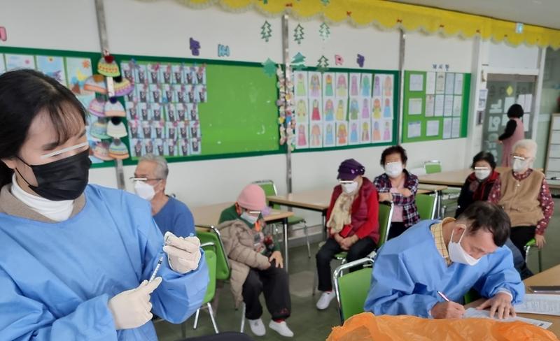 6서구,_코로나19_예방접종_65세_이상_적극_권고(2).jpg 이미지