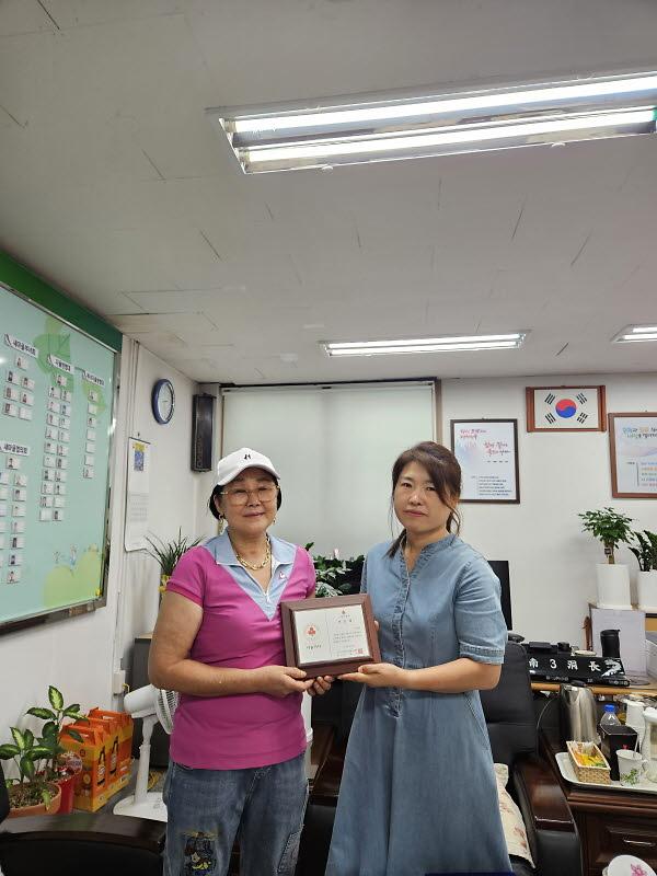 6석남3동지역사회보장협의체,_나눔리더_인증패_전달(1).jpg 이미지