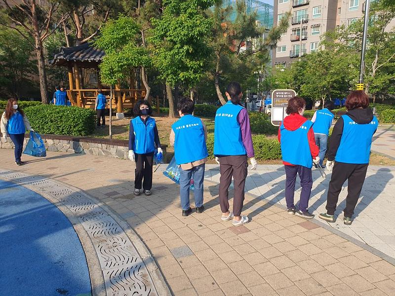 7가좌1동,_‘깨끗한_마을_만들기’_5월_환경정비_활동__(2).jpg 이미지