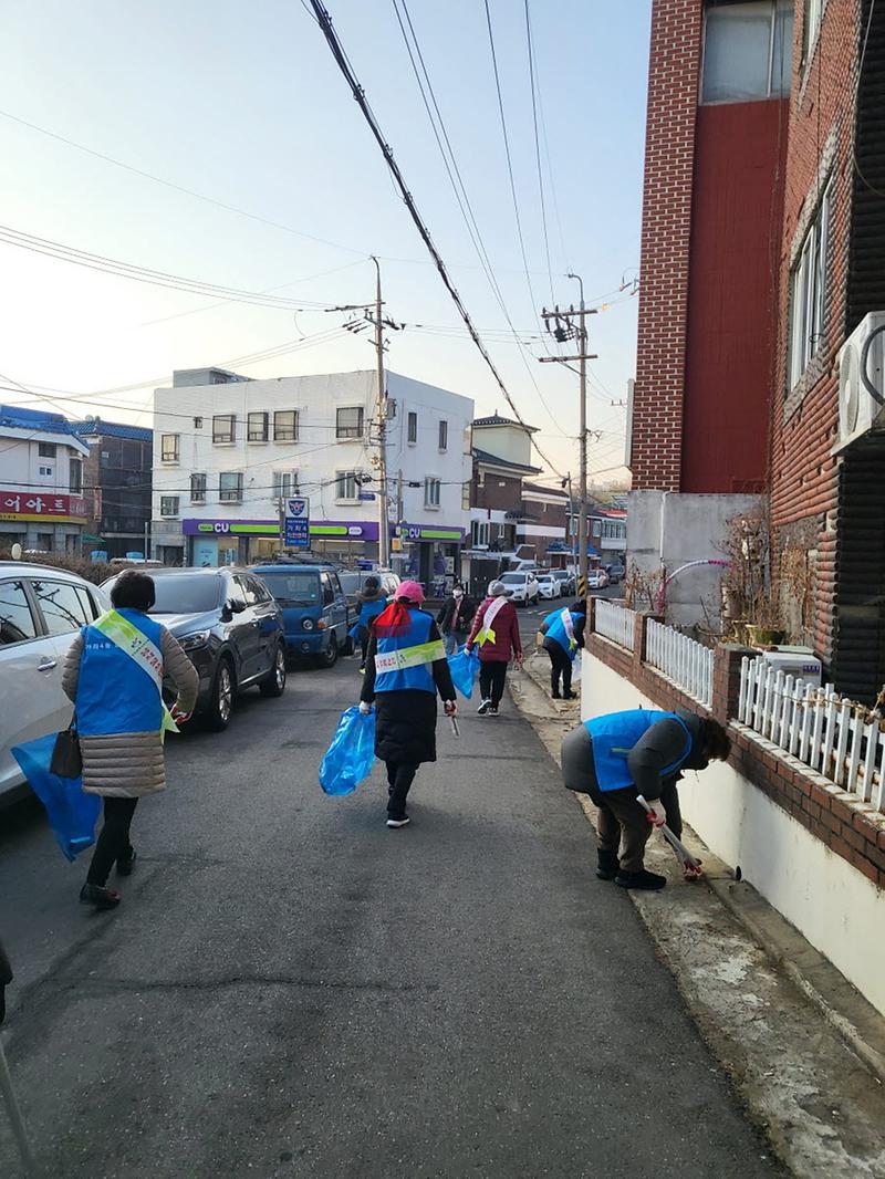 7가좌4동_통장자율회,_설맞이_환경정비_캠페인__(2).jpg 이미지