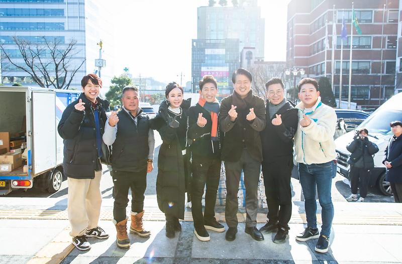 8(주)대양목재,_이웃사랑_물품_전달(2).jpg 이미지