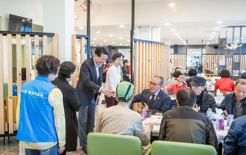 8_2023년_청라3동,_경로위안잔치_개최(1).jpg 이미지