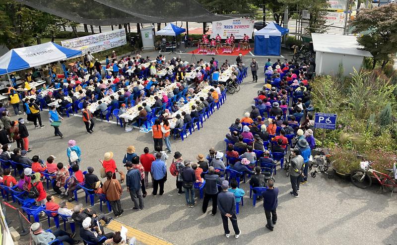 8가좌2동,_흥이_넘치는_경로위안잔치_개최(1).jpg 이미지
