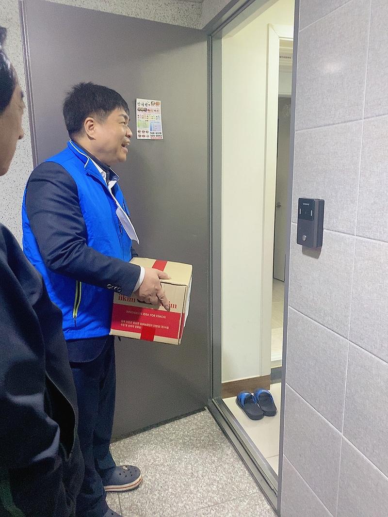 8마전동_지역사회보장협의체,_사랑의_김장김치_지원(2).jpg 이미지