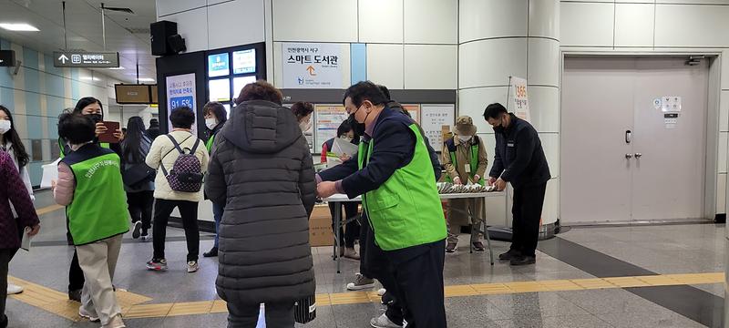 8우리가_환경보호_전도사’_서구자원봉사센터,_‘친환경실천’_캠페인_펼쳐__(2).jpg 이미지