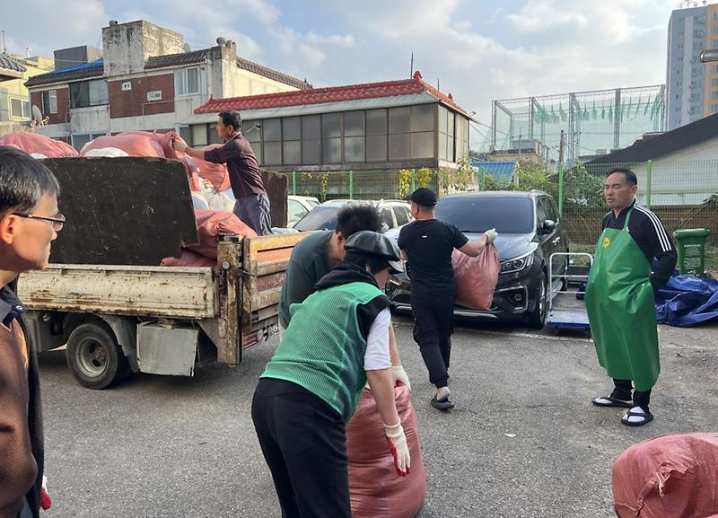 9가좌1동_새마을협의회·부녀회,_헌옷모으기_활동_펼쳐(1).jpg 이미지