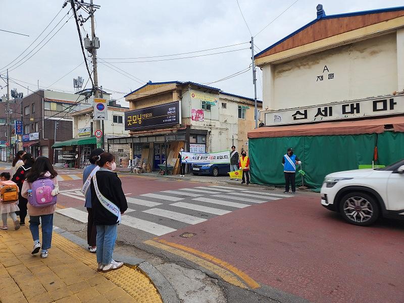 9가좌3동,_건지초서_교통안전캠페인,_환경정비활동__(1).jpg 이미지