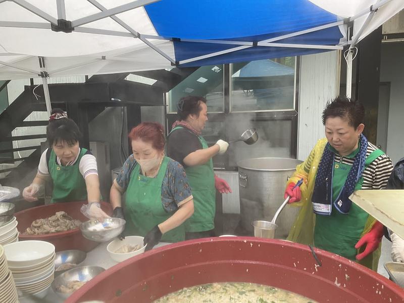 9가좌3동_새마을부녀회,_‘초복맞이_어르신_삼계탕_대접’__(1).jpg 이미지