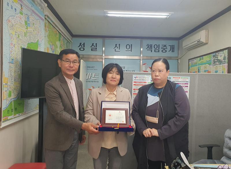 9검암경서동_지역사회보장협의체,_희망_나눔_이웃_인증패_전달(2).jpg 이미지