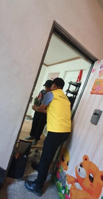 10가정1동_지역사회보장협의체,_어버이날_효_사랑_나눔_사업_실시(3).jpg 이미지